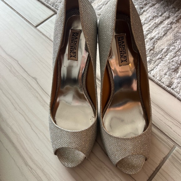 Badgley Mischka Silver Heels - size 10 - Picture 1 of 7